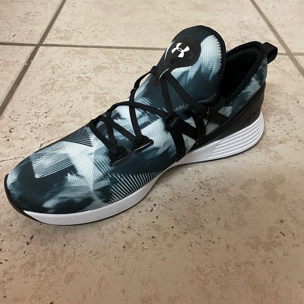 Under Armour Women’s UA Breathe Trainer Size 12